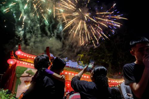 Tabù, buste rosse, cibo: oggi è il Capodanno cinese, cosa c'è da sapere